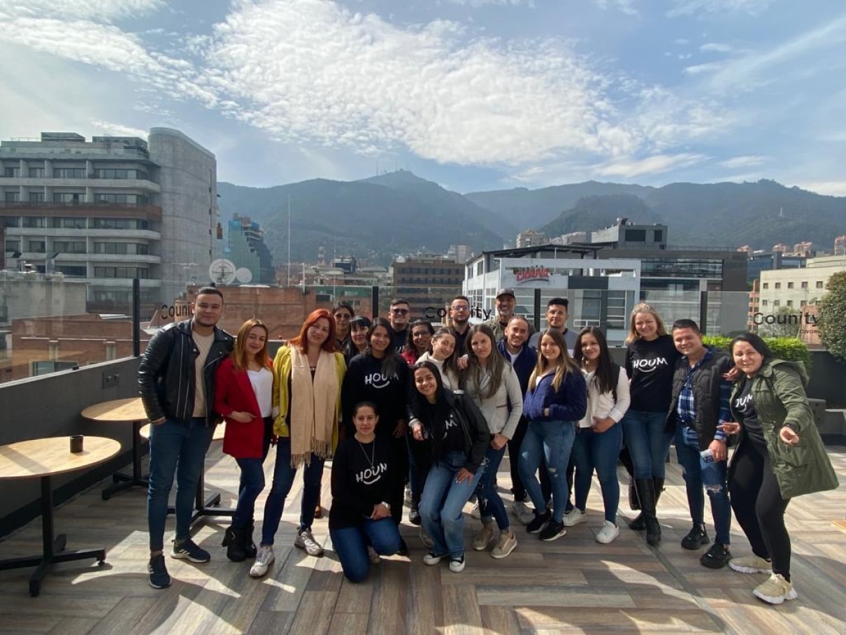 Equipo de Houm iniciando operación en Colombia